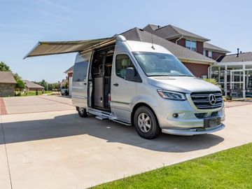 2023 Interstate 19 Motor Home for Couples Getaway