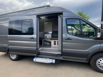 2022 Ford Transit Van Fully Insulated Queen bed with big Shower and Kitchen