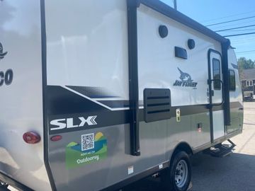 2022 Jayco Jay Flight SLX w. Bunks
