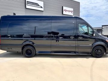 2024 Midwest Automotive Designs Luxe D6 - Family Vacation Machine