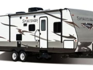L@@king for an adventure? Let this clean, 2015 KZ Sportsman take you there!