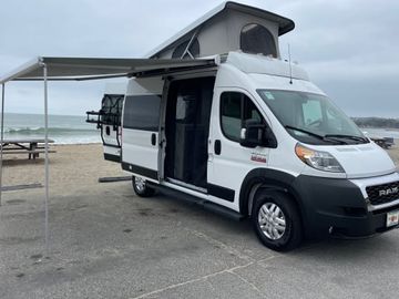Comfy Camper Van Sleeps 4 w/AC, Pets .Welcome!