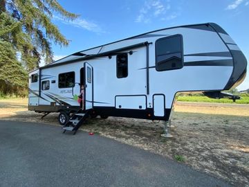 2020 Atlas Fifth Wheel BUNKHOUSE