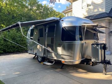 Magnolia 1 - 2017 AIRSTREAM Flying Cloud 19CB *FULLY LOADED*