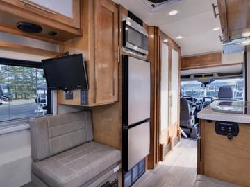 Camper Van Cleve