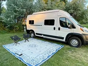 'Van Go!' / Family Camper / Winnebago Solis 59P (Ram)