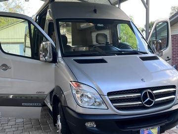 Beautiful Airstream Interstate van for 3 passengers