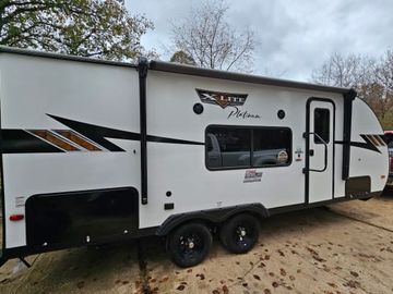 2023 Forest River Wildwood X-Lite Platinum