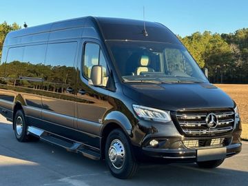 2024 Ultimate Toys Luxury Coach with Bathroom