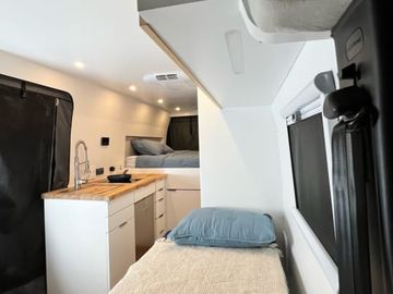 Grand Wheel Suite #004