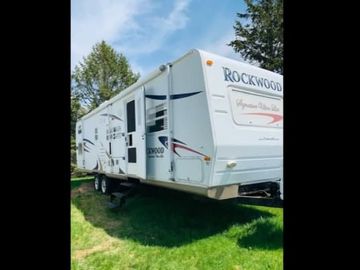Beautiful Family RV with the complete extras