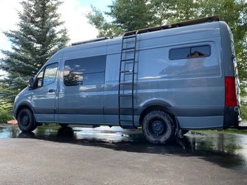 2020 Mercedes Sprinter Premium 22'
