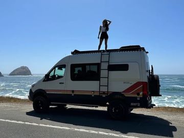 Rufus: Storyteller Overland Beast MODE 4x4