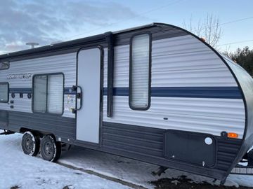 Family Friendly Trailer, Great for getaways! Sleeps up to 8!