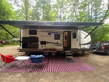 Cottage on Wheels - Palomino Solaire 24bhs