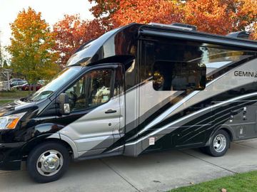2022 TW Thor Motor Coach Gemini (5 minutes from Buffalo Niagara Airport)