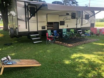 2018 Keystone Cougar X-Lite, Sleeps 10, delivery offered, Pet Friendly