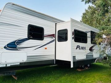 Spacious Family RV Travel Trailer with complete extras