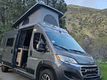 Winnebago Camper Van (Solis 59PX)