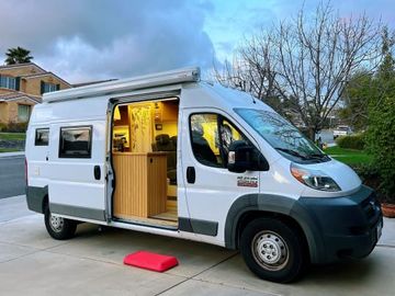 2017 Ram promaster 2500/Sleep 4 Seat 4 500W Solar