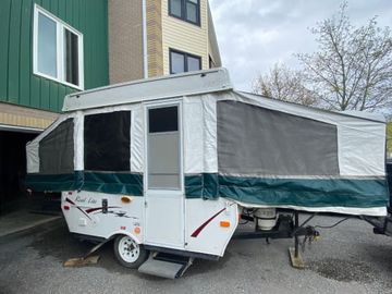 Easy Set Up Tent Trailer For Camping!