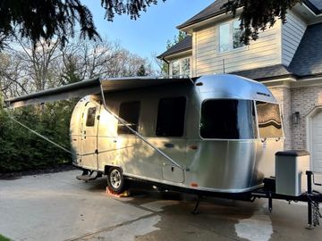 Magnolia 2 - 2018 AIRSTREAM Sport 22FB **FULLY LOADED**