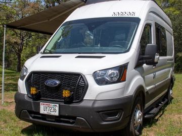 Camper Van RV - UNLIMITED MILEAGE - AWD - AIR-CONDITIONING/HEAT - Starlink