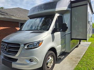 Condor 1 - 2024 Tiffin Wayfarer, 25 RW