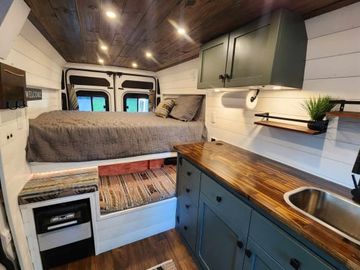 Campervan - Betty White - HAS AC! - Sleeper - ProMaster Dodge '14