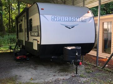 26’ comfortable travel trailer