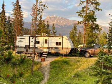 Camp-a-Lot Castle - 2022 Jayco Jay Flight 24RBS