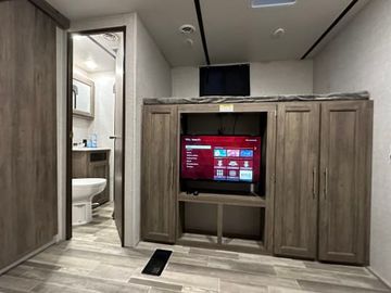 2021 CrossRoads RV Zinger With 1.5 Bath
