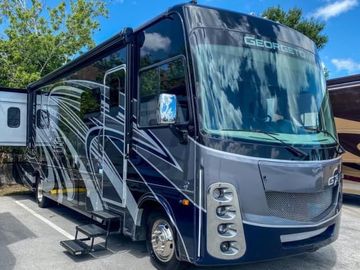 A3 - 2022 - Six -SLEEPER STARLINK WiFi Equipped Georgetown GT5 Luxury Class