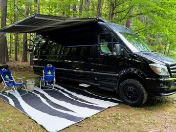 2018 Airstream Interstate Lounge EXT 4x4