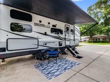 Spacious, Family Friendly, Double Bunk, Micro Lite 25 ft Camper [Sleeps 6]