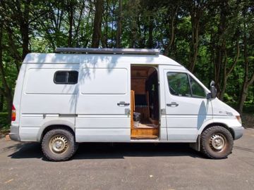 Sherpa: Converted Sprinter Van * Pet Friendly *