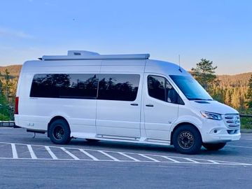 2025 Ultimate Toys : Ultimate RV White