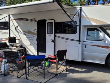 Roam Sweet Home On The Road! 31 ft of Freedom- Camping stuff all included!