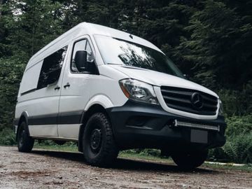 The Lady Luna: Mercedes Sprinter 2500