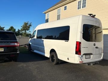 New Mercedes AWD Sprinter-Business Class