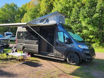 2024 Airstream Rangeline Poptop w/shower & regular toilet (Aspen)