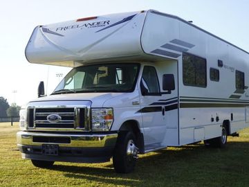 2021 CLASS C RV  EASY TO DRIVE , READY FOR AN ADVENTURE!!