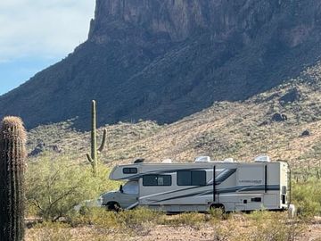 Coachman Leprechaun Premier MB318 - Super Clean and Luxury RV Rental