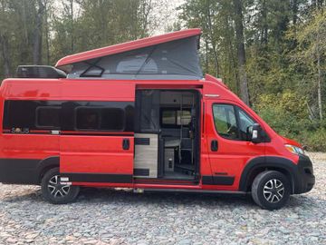 *Phoenix* 2024 Winnebago Solis 59PX
