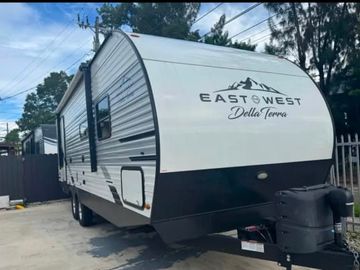 Modern & Spacious RV