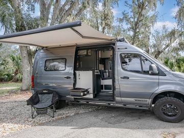 Revel All wheel Drive Camper van Winnebago Mercedes-Benz E44 LFL1377