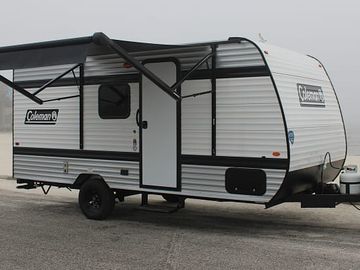 Cozy 2025 Keystone Coleman – Sleeps 4, Fully Equipped for Adventure