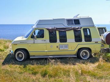 Un vrai chalet sur roue, avec poêle au bois!