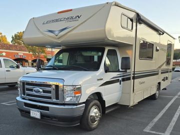 28' Coachman Sleeps 6