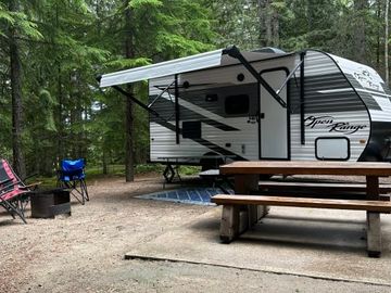 The Cozy Camper - 2022 Highland Ridge 22' Trailer